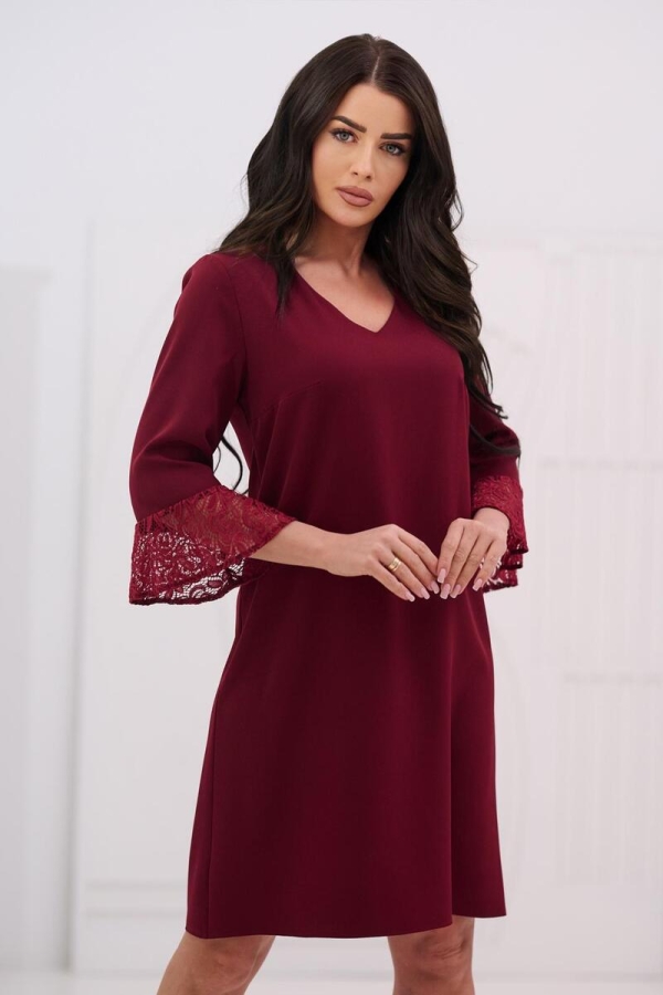 Bordowa Sukienka z Koronkowym Rękawem 3/4 – Elegancka, Klasyczna, Dekolt V